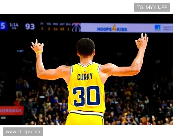 库里场边为替补鼓掌，普尔命中超远三分